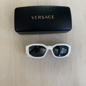 Like-New Versace MEDUSA BIGGIE SUNGLASSES - White